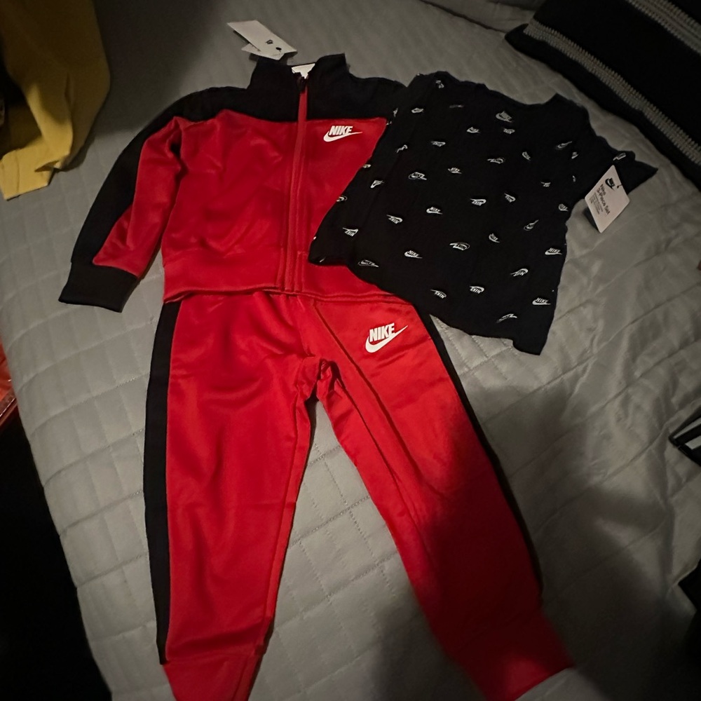 3 pc size 2T brand new Nike outfit for boy.